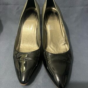 Elegant Black metallic Patent Leather Women's Shoes Gucci 7.5 us